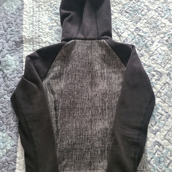 Lululemon Scuba Hoodie Size 4 - Picture 3 of 3